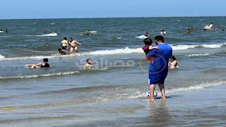 العيد فرحة.. مواطنون يقضون إجازة عيد الأضحى على شواطئ بورسعيد (فيديو وصور)