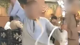 أطفال يدخنون الشيشة في كافتيريا بسوهاج.. وقرار عاجل من المحافظ