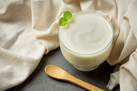 هل الزبادي اليوناني قبل النوم يزيد الوزن؟