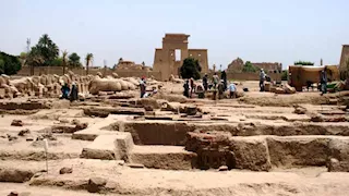 حدث في 8 ساعات| اكتشاف أقدم مدينة عمالية بالأقصر.. وآخر موعد للتقديم في سكن لكل المصريين 7