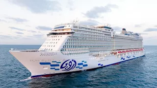 ميناء السخنة يستقبل سفينة "AROYA" السياحية وعلى متنها آلاف السياح