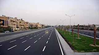 صور.. تنفيذ محاور وطرق بأكثر من 110.5 كم بالقاهرة الجديدة