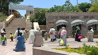 حرارة الطقس تُخفض الإقبال على حدائق أسوان في رابع أيام العيد (صور)