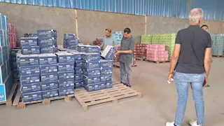 ضبط 7615 كرتونة غذاء مجهولة بالقصاصين في الإسماعيلية (صور)