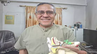 سماعات غش بآذان 16 طالبًا بالثانوية بأسيوط.. طبيب يكشف التفاصيل (فيديو)