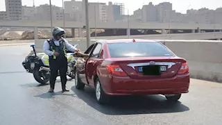 بعد فيديو السير الجماعي عكس الاتجاه.. ما العقوبة في القانون؟