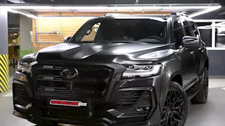 شركة روسية تقدم تويوتا لاند كروزر 300 اليابانية بصورة أكثر شراسة.. شاهدها