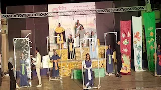 "مركب الشمس" يربط التاريخ بالخيال على مسرح الطفل بأسوان (صور)