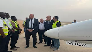 "خلل بإحدى العجلات".. الطيران تكشف تفاصيل الهبوط الاضطراري لطائرة خاصة