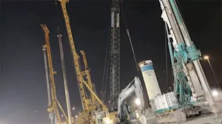 إنقلاب البارج البحري بمنطقة جبل الزيت بخليج السويس