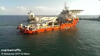 بالصور .. الدفع بالسفينة البرلس pms للمشاركة فى البحث عن المفقودين بحادث البارج  أدمارين 12 بجبل الز