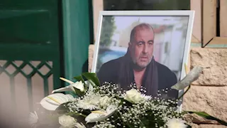 بالصور.. وصول جثمان المخرج الراحل سامح عبدالعزيز مسجد الشرطة