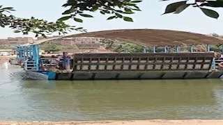 خطر إجباري.. شبح "معديات الموت" يعود للمنوفية بعد إغلاق الطريق الإقليمي 