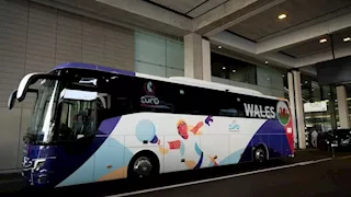 منتخب ويلز للسيدات يتعرض لحادث تصادم قبل مواجهة فرنسا