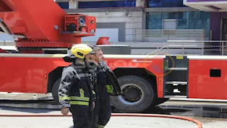 "وسط الدخان الأسود".. 20 صورة ترصد ملحمة رجال الحماية المدنية في مواجهة جحيم سنترال رمسيس