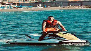 4 صور لمصطفى محمد في المصيف