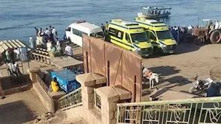 انتشال جثة الضحية الثانية في واقعة سقوط سيارة من معدية دشنا