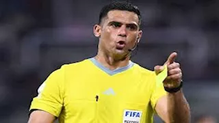 "سيدير مباراة فاركو".. أرقام الأهلي في حضور الصافرة التحكيمية لمحمد معروف