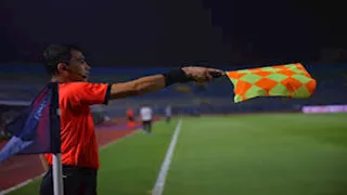 مأذون شرعي وضابط.. وظائف الحكام المصريين خارج الملعب