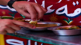 "قلب القدرة".. مودرن سبورت يقدم لاعبه الجديد على عربة فول