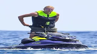 بعد الخروج من المونديال.. إيرلينج هالاند يستمتع بعطلته مع صديقته