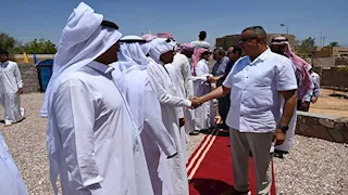 محافظ جنوب سيناء يلتقي مشايخ وعواقل نويبع لمناقشة احتياجات التجمعات البدوية 