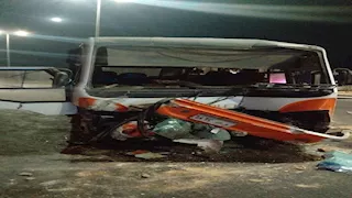 13 مصابا في تصادم ميني باص بسيارة لوري أعلى الأوسطي