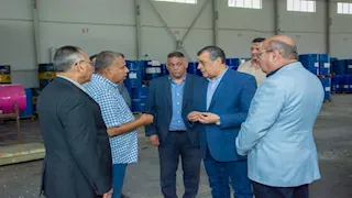 وزير الإنتاج الحربي يتفقد خطوط الإنتاج بشركة هليوبوليس للصناعات الكيماوية