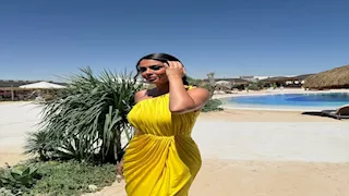 ميرنا نور الدين تستمتع بإجازة الصيف.. والجمهور يغازلها (صور)