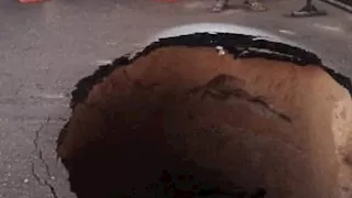 هبوط أرضي بخط صرف صحي أسفل كوبري التجنيد بجسر السويس 
