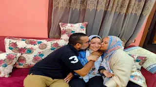 الأولى على الدبلومات الفنية بالغربية: خطيبي وعدني بآيفون وصحيت على مكالمة المحافظ