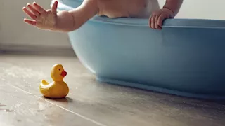 هل فقدت وعيها أم قلبها؟.. مأساة رضيع قتلته أمه في "البانيو" بالمنوفية