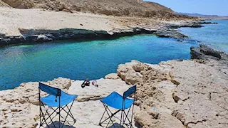 بحيرة النيزك.. حفرة سماوية تتحول إلى جنة على الأرض في مرسى علم - صور