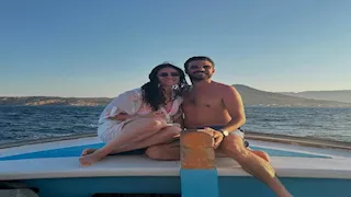 احتفالا بعيد زواجهما.. 15 صورة لـ نور الشربيني مع زوجها في المصيف على شاطيء البحر 