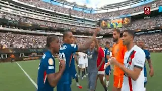 12 صورة لضرب لويس إنريكي لاعب تشيلسي بعد المباراة 