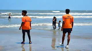 بورسعيد تؤكد توافر أعداد كافية من المنفذين المؤهلين بطول الشاطئ - صور