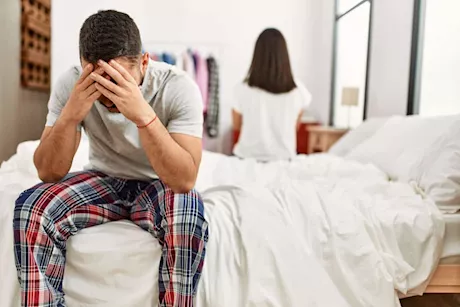 طبيب ذكورة يحذر: ضعف الانتصاب يحدث في هذا العمر