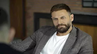 نيكولا معوض بإطلالة غريبة في خامس أيام الجونة 