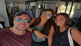 يارا السكري وياسمين عبد العزيز مع هشام ماجد.. 20 صورة للنجوم في الجيم