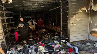 بالصور- حريق هائل يلتهم محلات ملابس في شارع سعد زغلول بالإسماعيلية