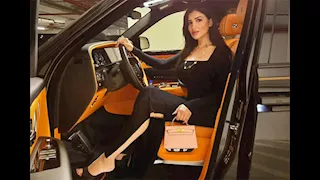 "سيارة فارهة وشنطة باهظة الثمن".. مي عمر تثير الجدل وشيماء سيف تعلق