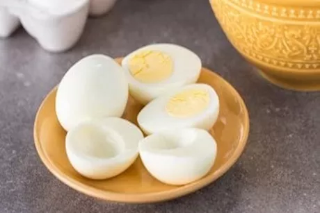 احذر.. لا تتناول بياض البيض وحده في الصباح