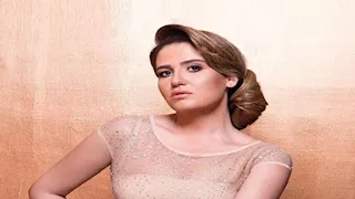 سحر اللون الوردي في عالم الموضة.. هنا شيحة تتألق بـ"قصة سندريلا"