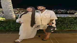 "بابا".. 5 صور لمروان عطية وزوجته على البحر