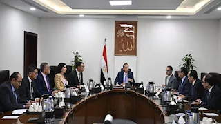 "مدبولي" يستعرض ملامح مشروع قانون المناطق المركزية للمال والأعمال