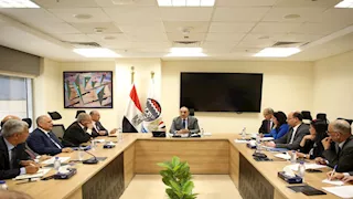 وزير قطاع الأعمال يعقد اجتماعا موسعا مع رؤساء الشركات القابضة