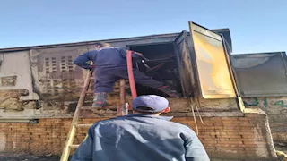 نيران محول تُطفئ أنوار قرية بأسيوط (صور)