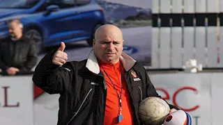 من العمل في الأثاث إلى كرة القدم.. مصراوي يحاور إبراهيم هلهول المدرب المصري بالاتحاد الإنجليزي