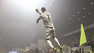 لاعب برازيلي يتعرض لإصابة قوية بسبب احتفال رونالدو (فيديو)