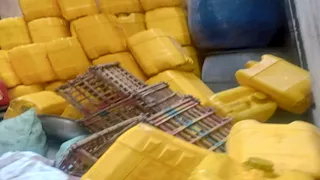  ضبط مخزن يعيد تدوير زيوت طعام فاسدة لطرحها بالأسواق في أسيوط (صور)